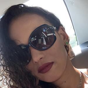 Meet your Posher, Raquel maria